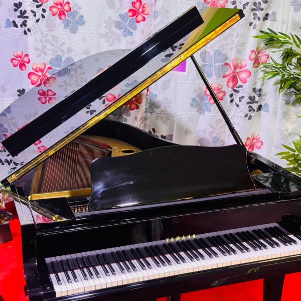 YAMAHA G5 Black Grand Piano | Used Pianos Dubai